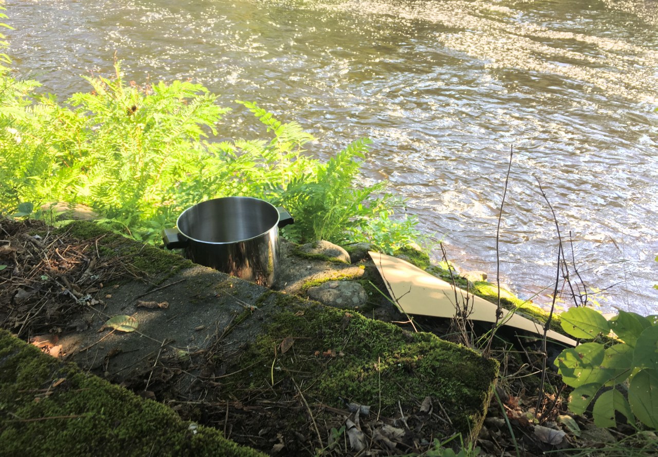 The Story of the Pot, a Piece of Cardboard and a&nbsp;Bat